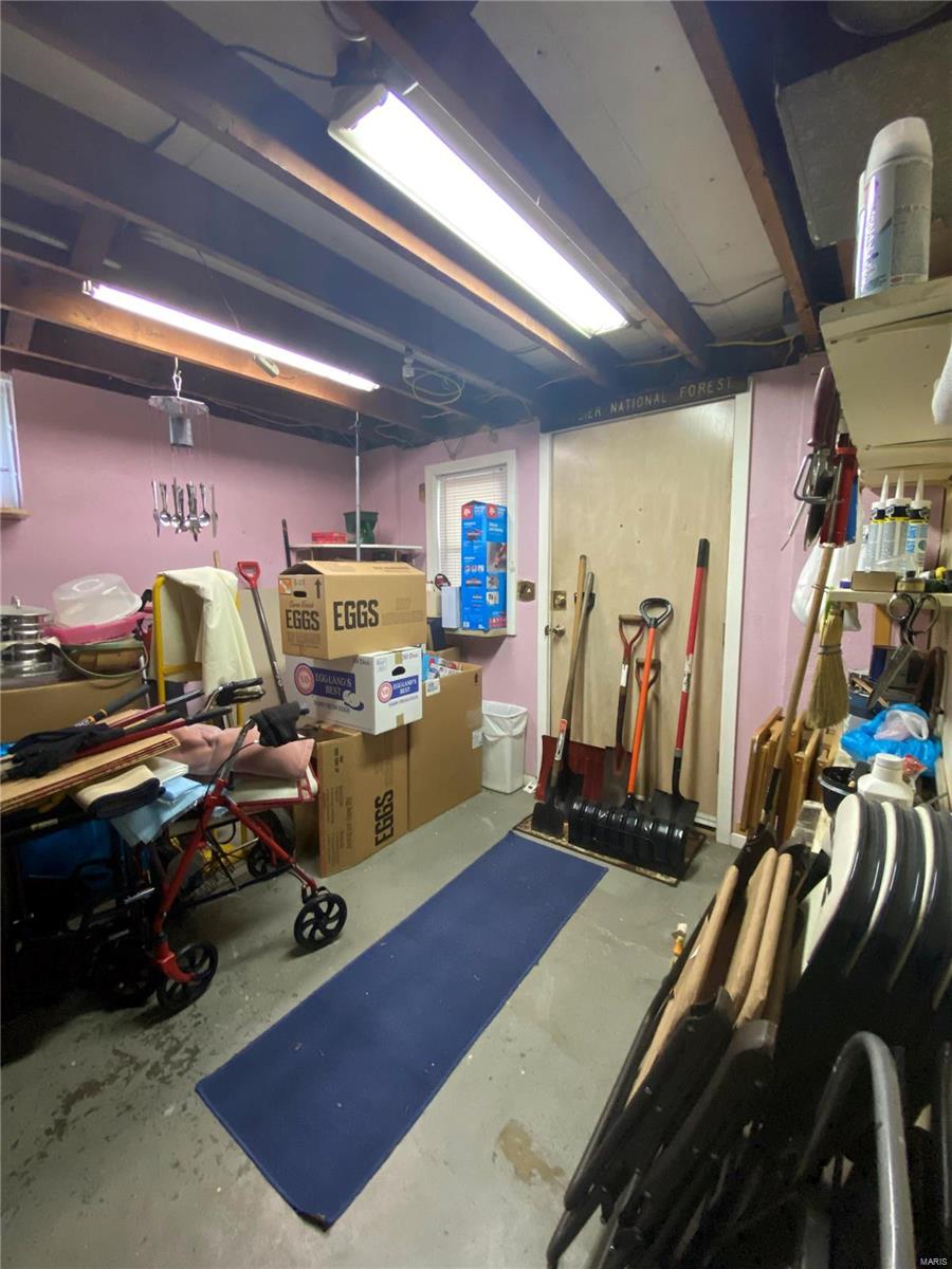 7280 MacKenzie Road St. Louis, MO 63123 - Photo 10 of 11 Gallery Image 10