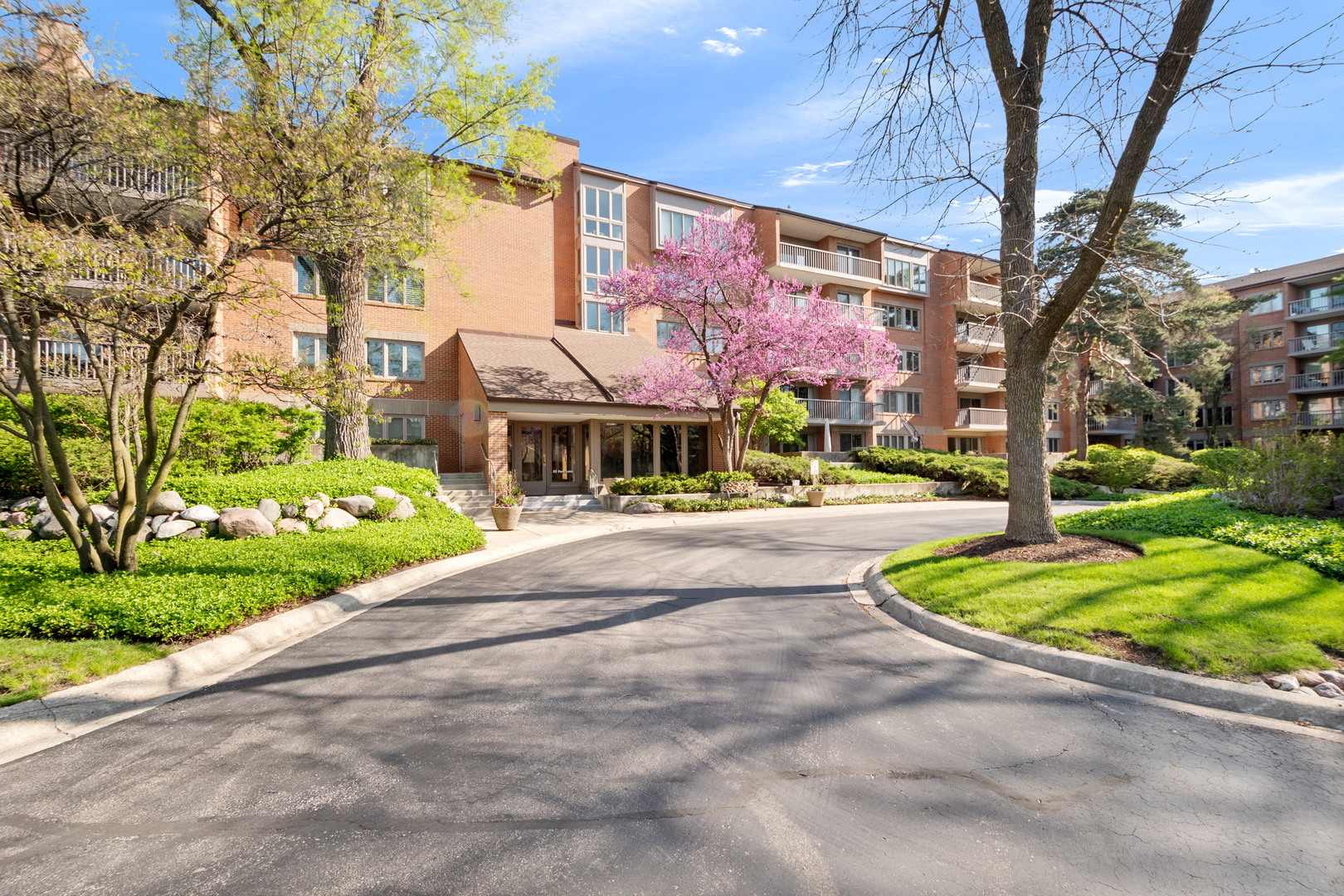 22 Park Lane, Unit 111 Park Ridge, IL 60068 - Photo 1 of 35