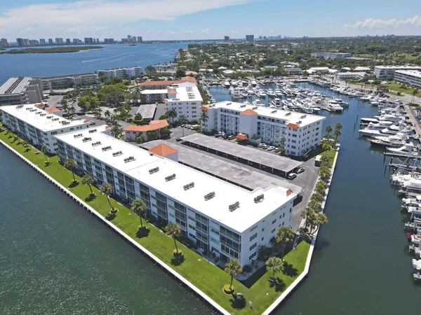 $280,000 | 20 Yacht Club Drive, Unit 403, North Palm Beach, FL 33408
