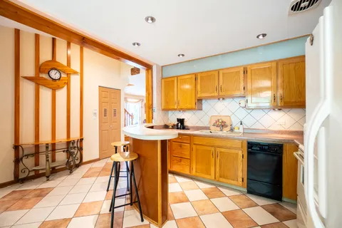 $595,000 | 1720 North Chestnut Avenue, Arlington Heights, IL 60004