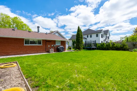 $595,000 | 1720 North Chestnut Avenue, Arlington Heights, IL 60004