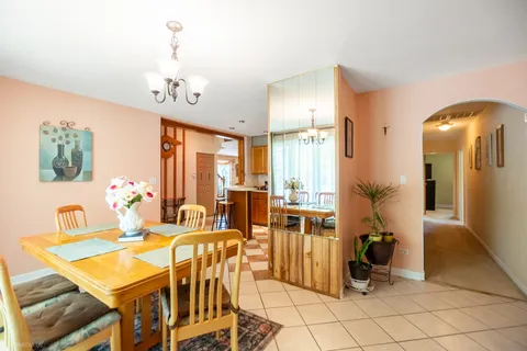 $595,000 | 1720 North Chestnut Avenue, Arlington Heights, IL 60004