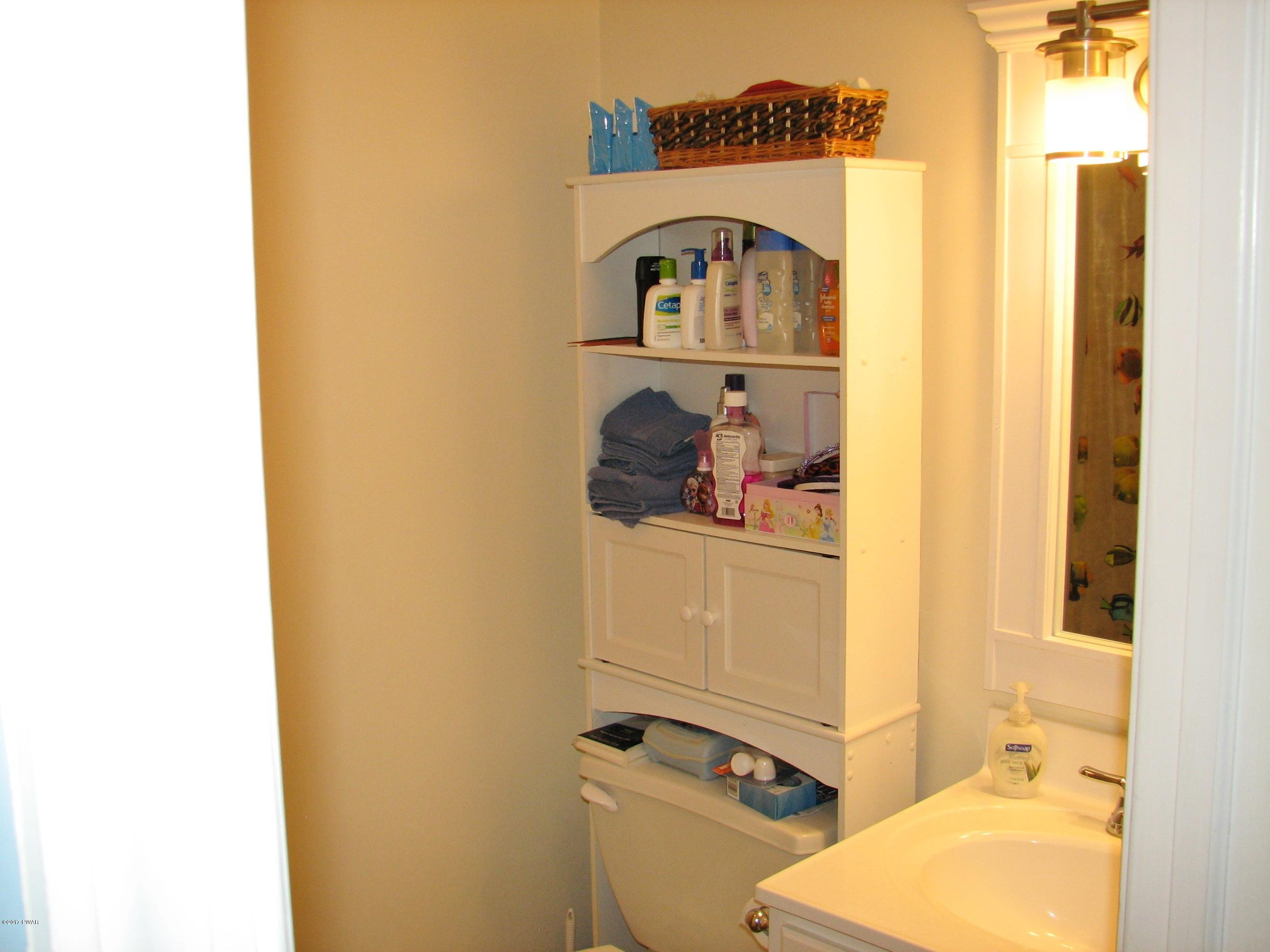 101 Merlin Road Greeley, PA 18425 - Photo 15 of 15 13-bathroom