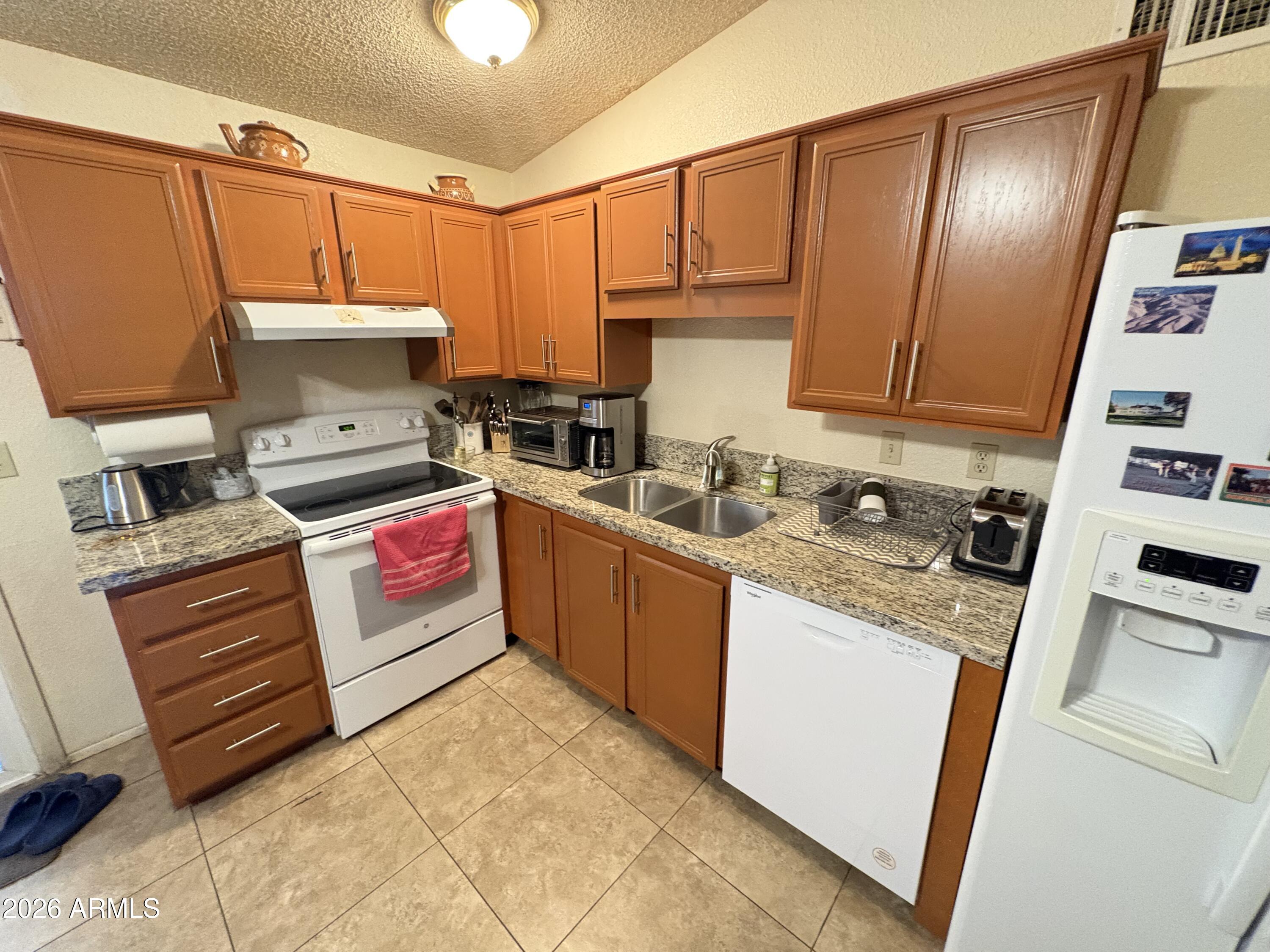 6711 West Osborn Road, Unit 46 Phoenix, AZ 85033 - Photo 5 of 17 IMG_3447