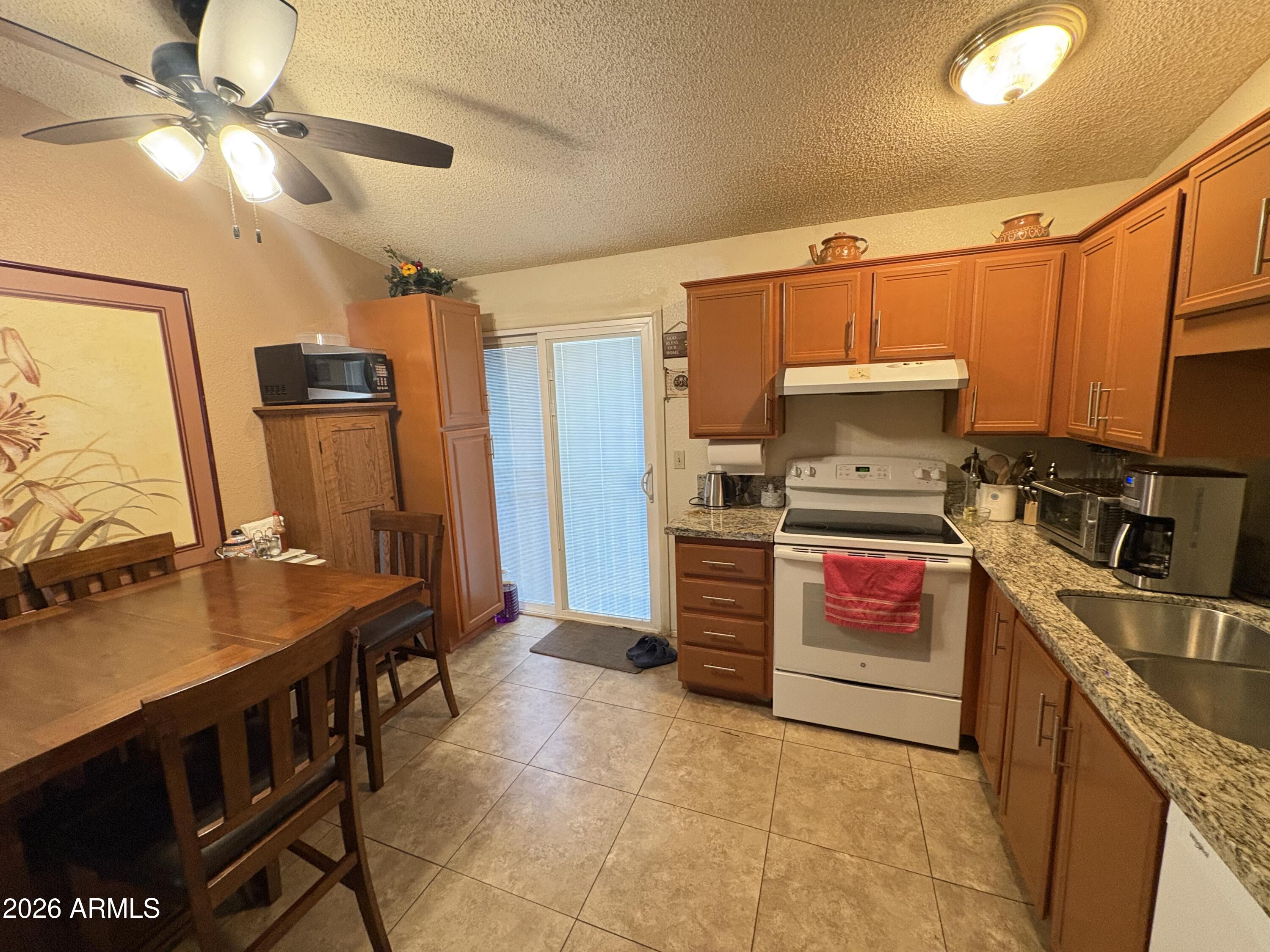 6711 West Osborn Road, Unit 46 Phoenix, AZ 85033 - Photo 6 of 17 IMG_3446