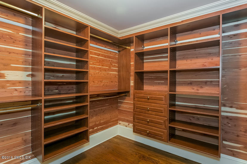 17 Chieftans Road Greenwich, CT 06831 - Photo 17 of 31 043-Walk_In_Closet-2611933-small