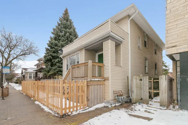 $2,350 | 1144 North Austin Boulevard, Unit 1, Oak Park, IL 60302