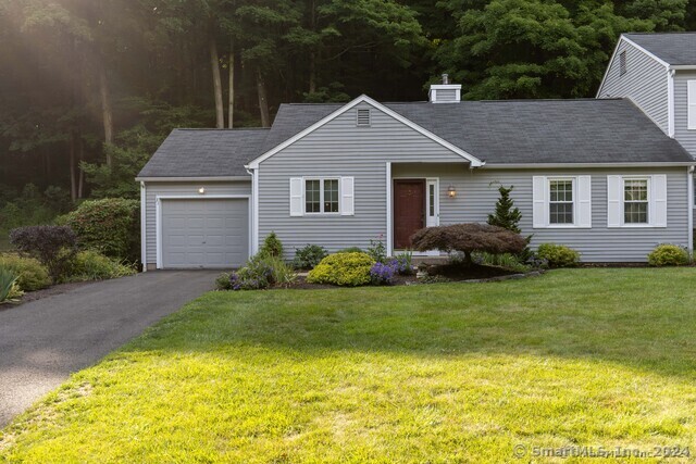 a house that is sitting in the grass