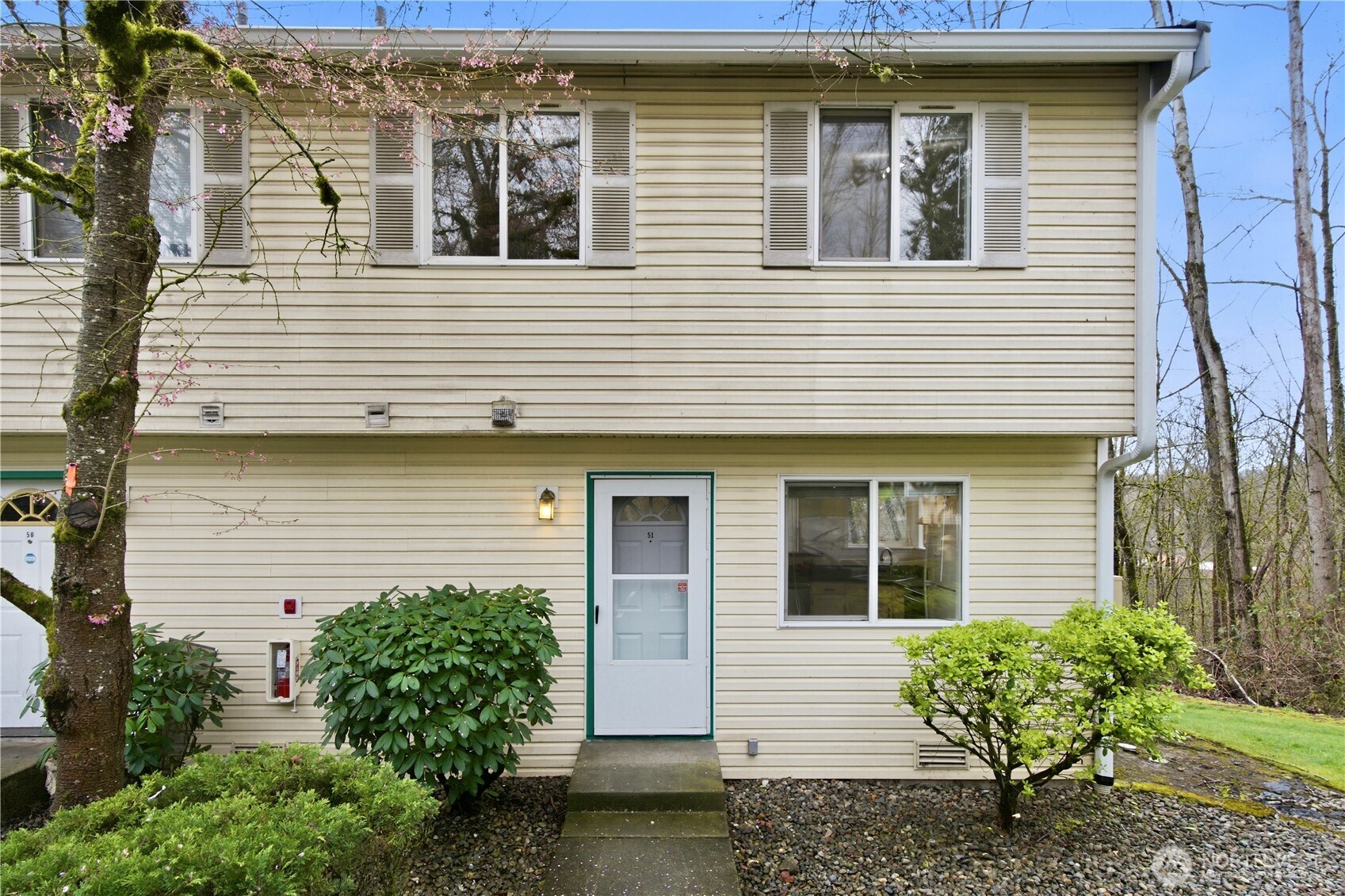 833 Southwest Sunset Boulevard, Unit J51 Renton, WA 98057 - Photo 2 of 28