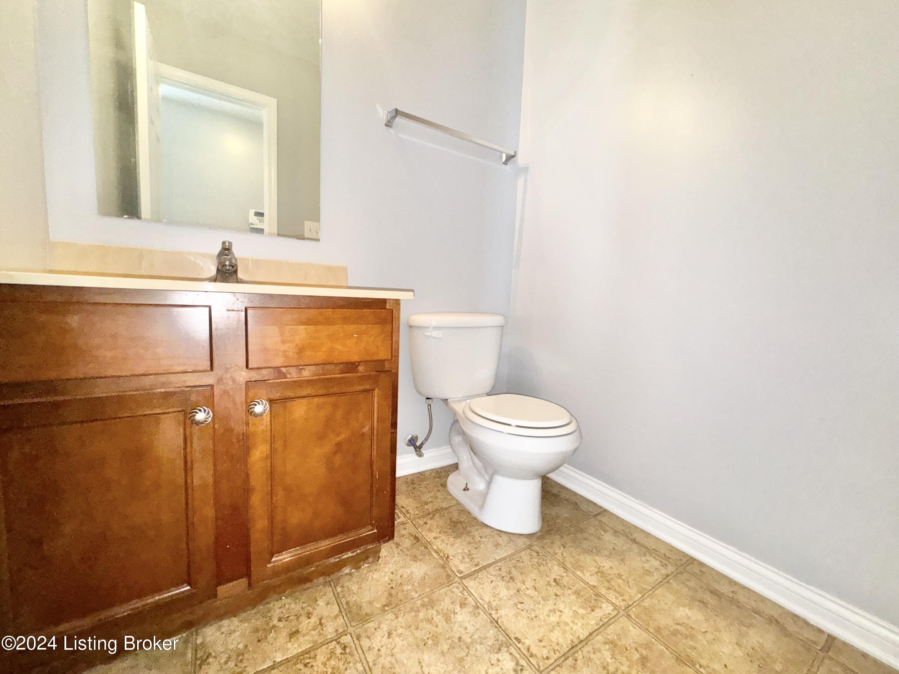 9822 Brooks Bend Road Louisville, KY 40258 - Photo 20 of 44 First Floor Half Bath