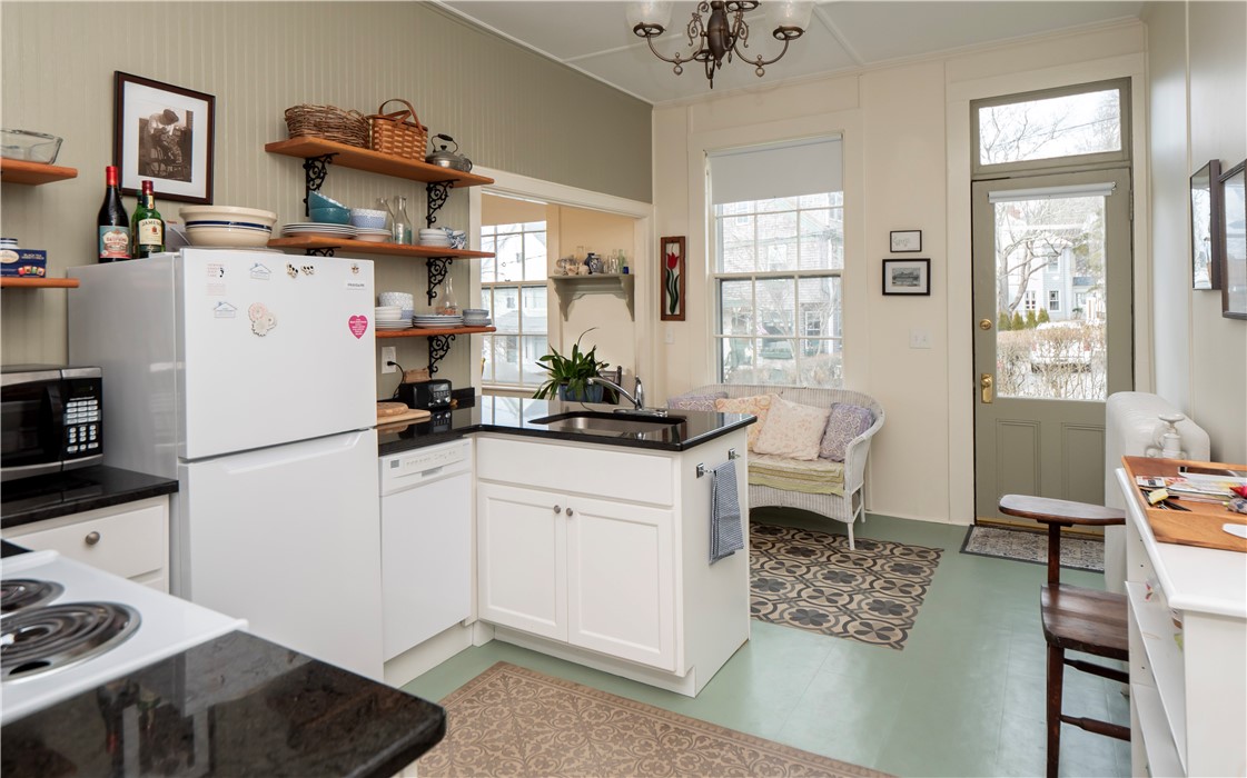 569 Spring Street, Unit 1N Newport, RI 02840 - Photo 13 of 37