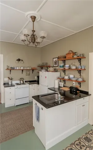 $2,600 | 569 Spring Street, Unit 1N, Newport, RI 02840