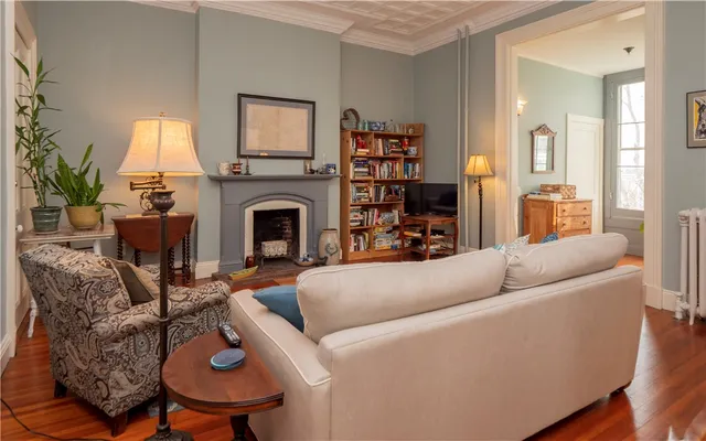 $2,600 | 569 Spring Street, Unit 1N, Newport, RI 02840