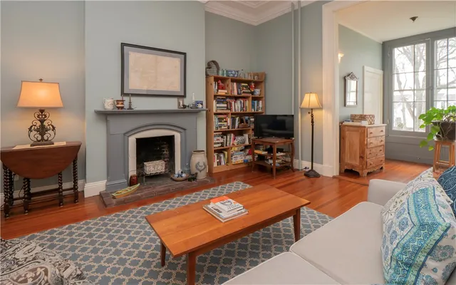 $2,600 | 569 Spring Street, Unit 1N, Newport, RI 02840