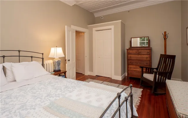 $2,600 | 569 Spring Street, Unit 1N, Newport, RI 02840