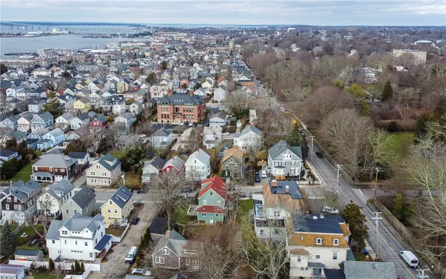 $2,600 | 569 Spring Street, Unit 1N, Newport, RI 02840