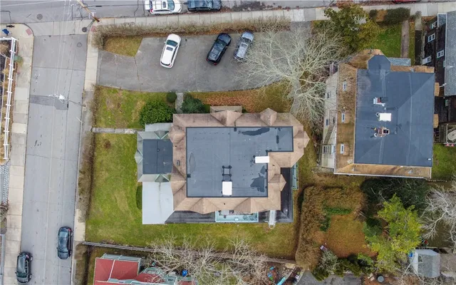 $2,600 | 569 Spring Street, Unit 1N, Newport, RI 02840