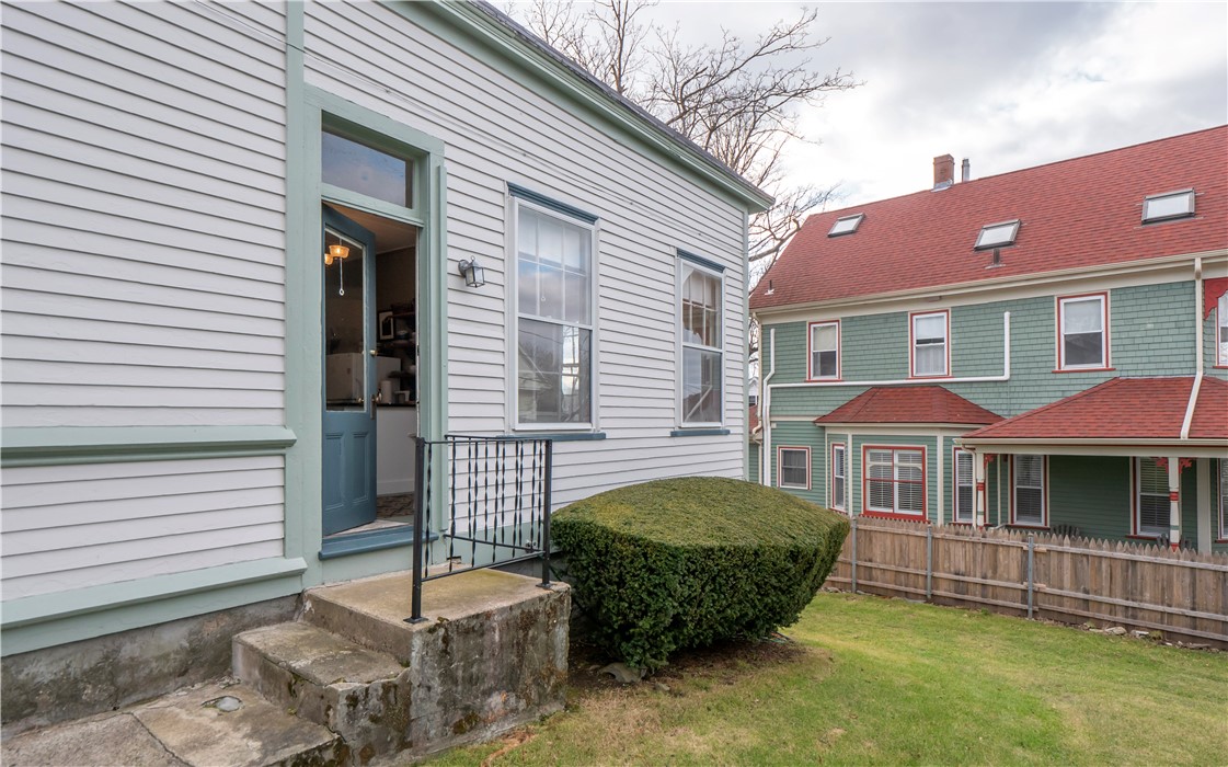 569 Spring Street, Unit 1N Newport, RI 02840 - Photo 9 of 37