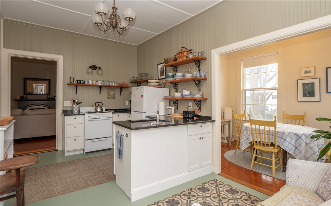 569 Spring Street, Unit 1N Newport, RI 02840 - Photo 10 of 37