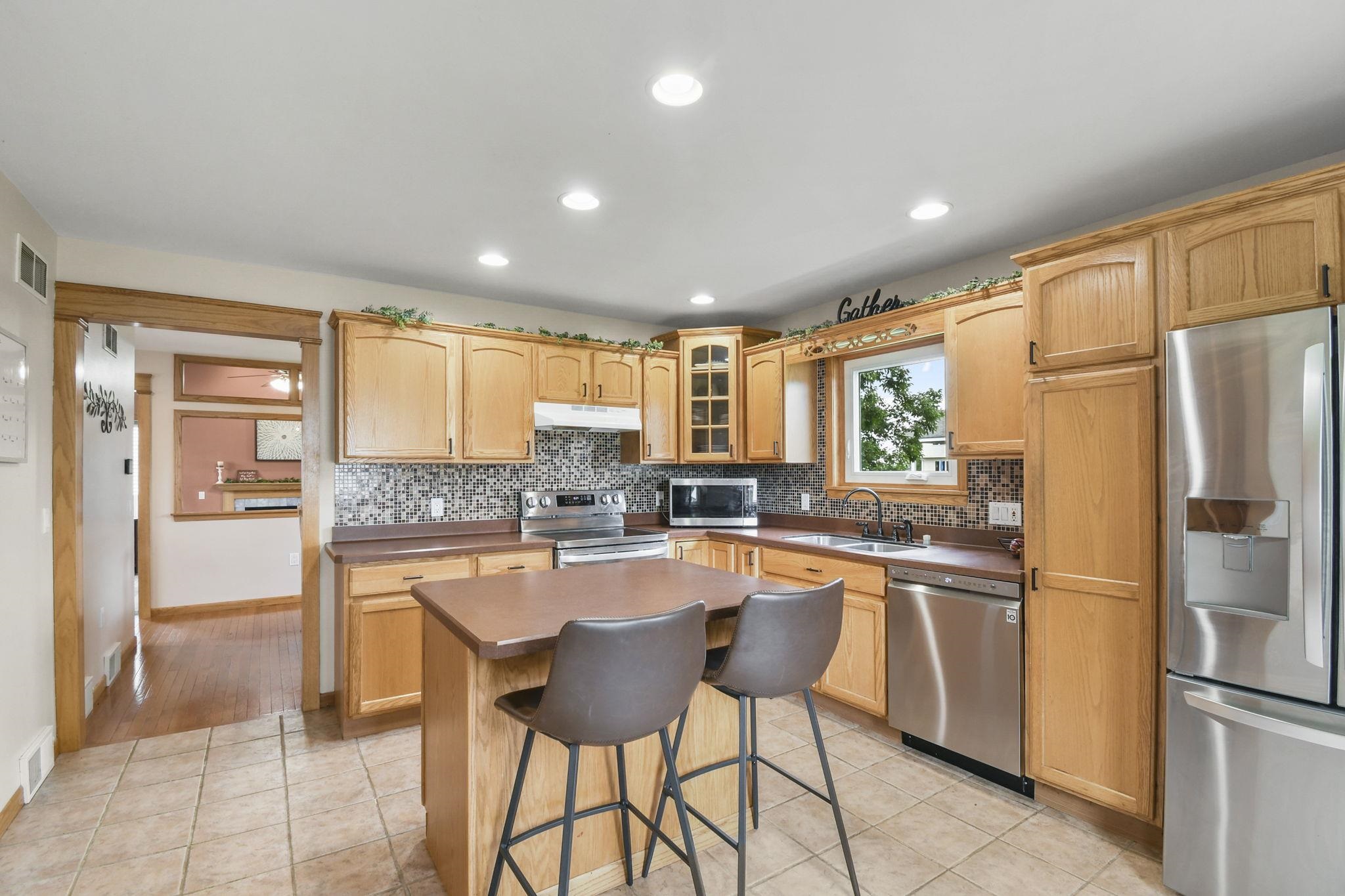 805 Violet Lane Oregon, WI 53575 - Photo 13 of 47