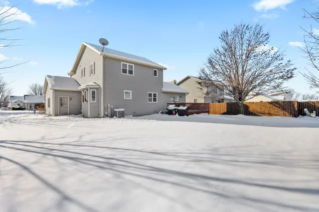 $499,900 | 805 Violet Lane, Oregon, WI 53575