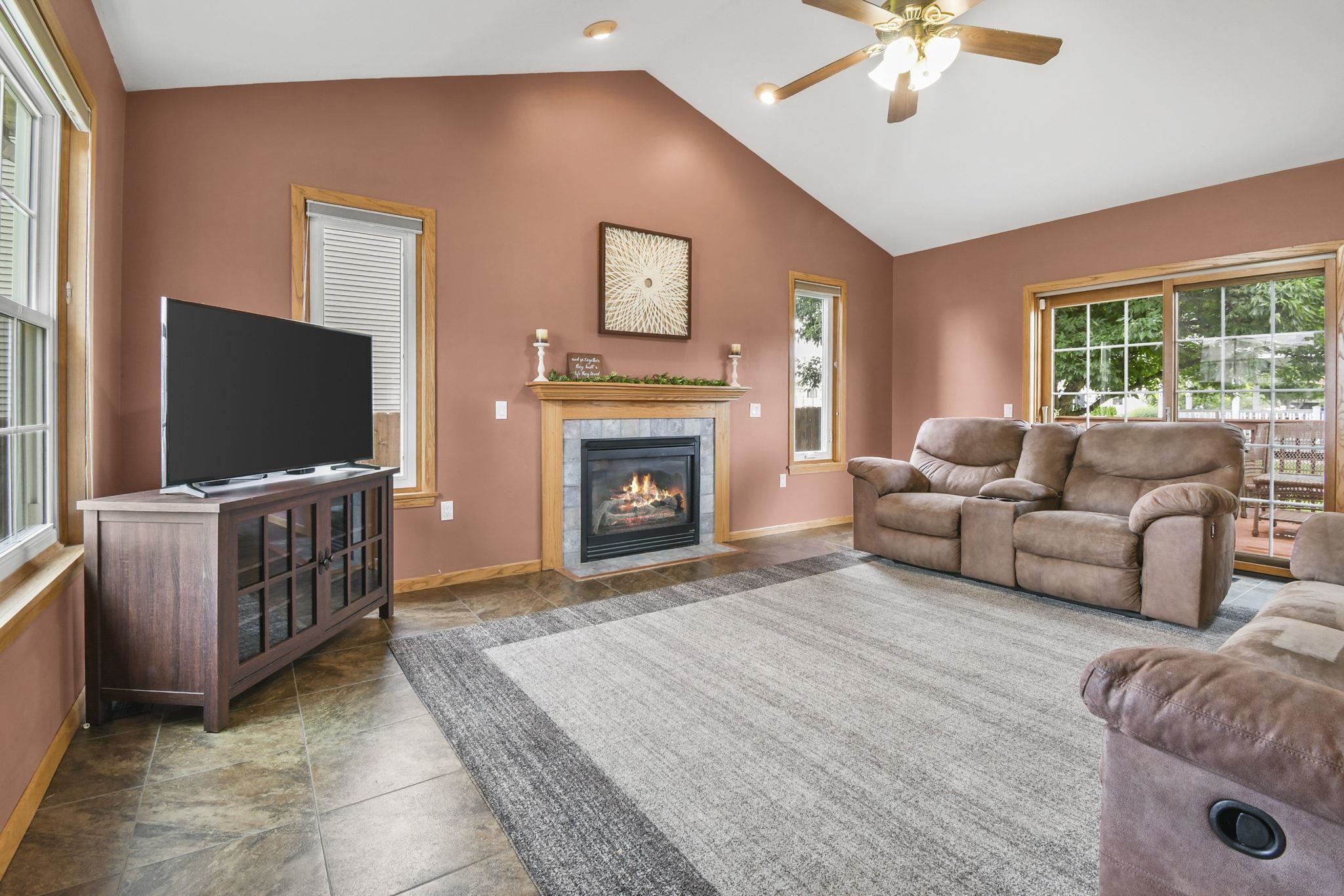 805 Violet Lane Oregon, WI 53575 - Photo 6 of 47