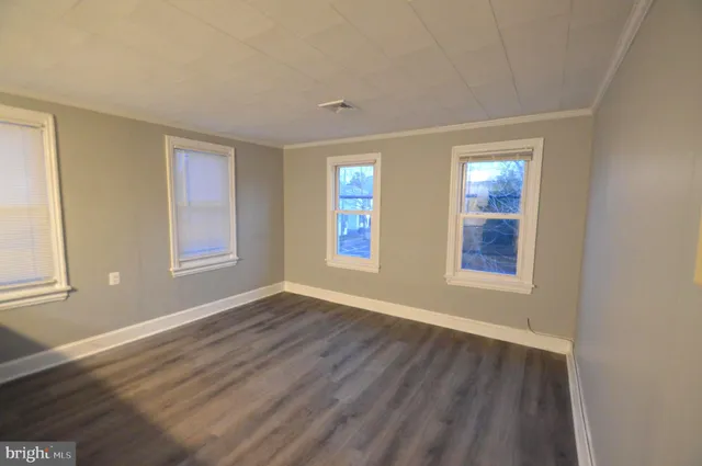 $1,400 | 374 Farnsworth Avenue, Bordentown, NJ 08505