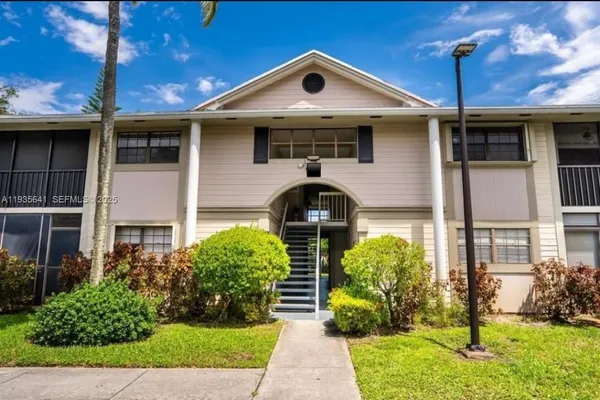 $2,200 | 811 Northeast 199th Street, Unit 20633, Miami, FL 33179