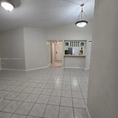 $2,200 | 811 Northeast 199th Street, Unit 20633, Miami, FL 33179
