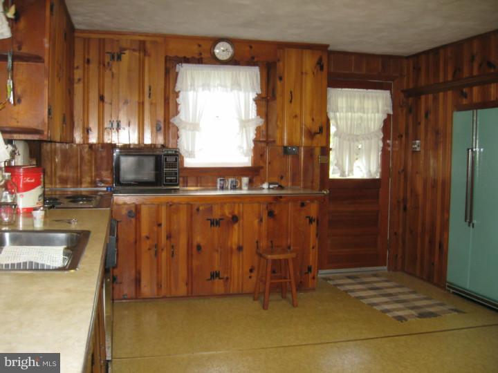64 Ridge Road Phoenixville, PA 19460 - Photo 7 of 16