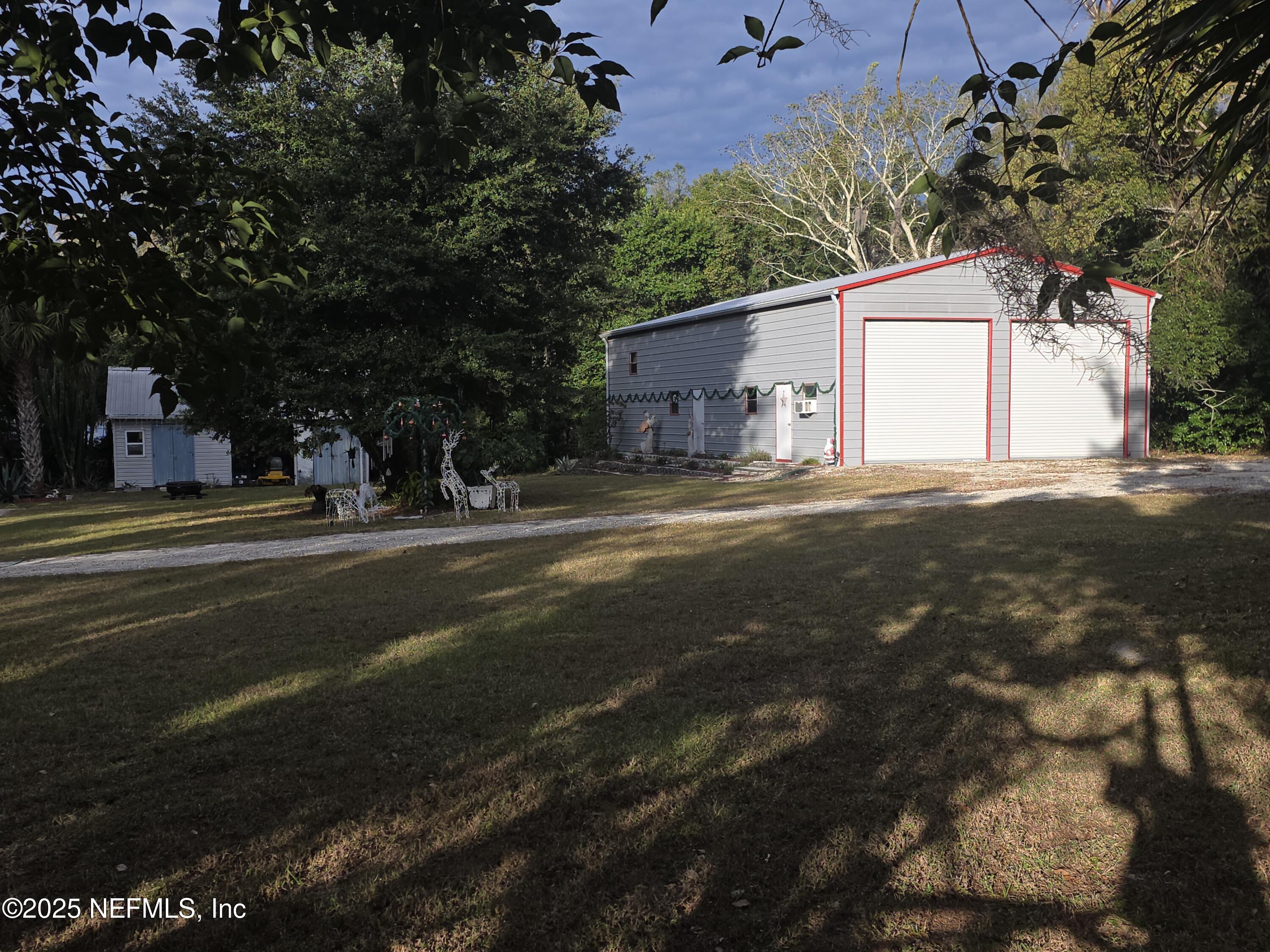 508 Edgewood Avenue Crescent City, FL 32112 - Photo 69 of 71 a backyard of a house with lots of green space