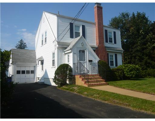 324 Aqueduct Road Cranston, RI 02910 - Photo 1 of 12 Exterior Front.