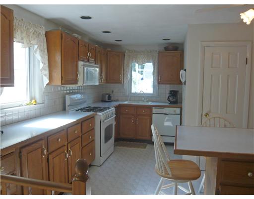 324 Aqueduct Road Cranston, RI 02910 - Photo 4 of 12 Kitchen.