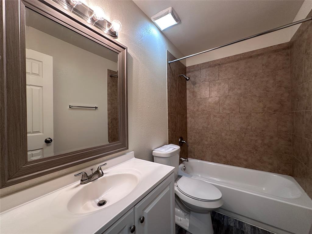 1017 Pleasant Valley Road Garland, TX 75040 - Photo 12 of 16