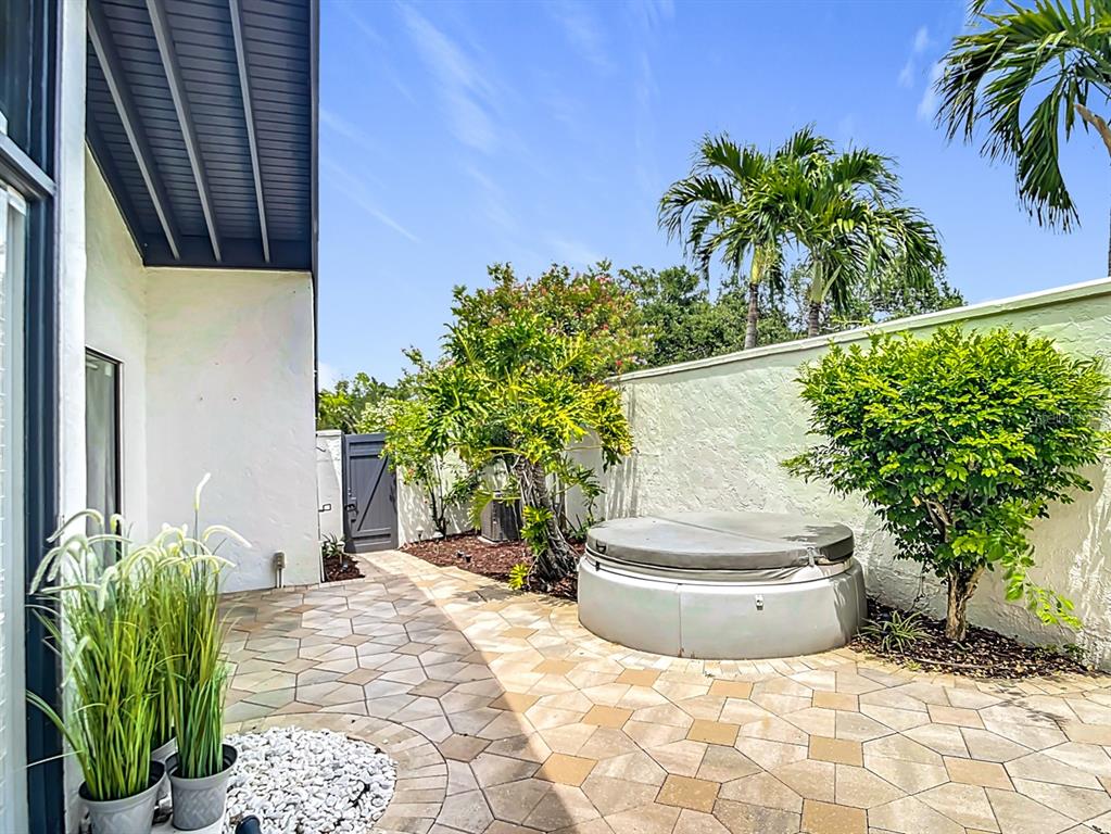 780 Sarabay Road, Unit 16 Osprey, FL 34229 - Photo 6 of 50