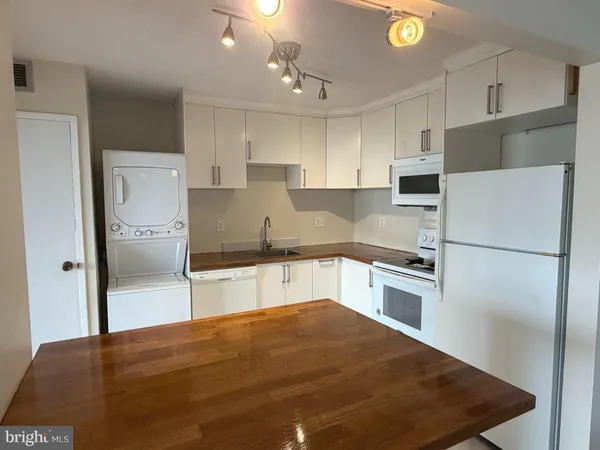 $1,850 | 250 South Reynolds Street, Unit 805, Alexandria, VA 22304