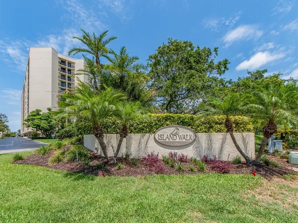 $2,300 | 690 Island Way, Unit 1011, Clearwater Beach, FL 33767