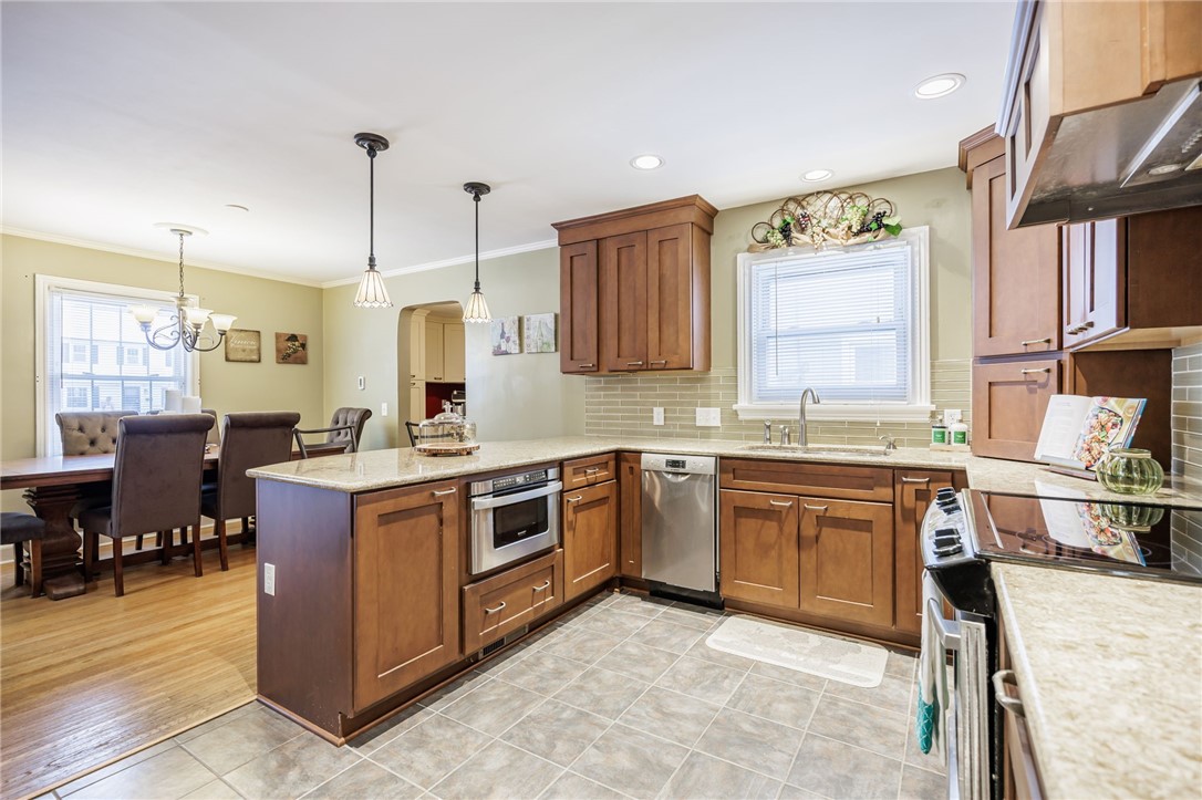 483 Oakwood Road Greece, NY 14616 - Photo 11 of 36