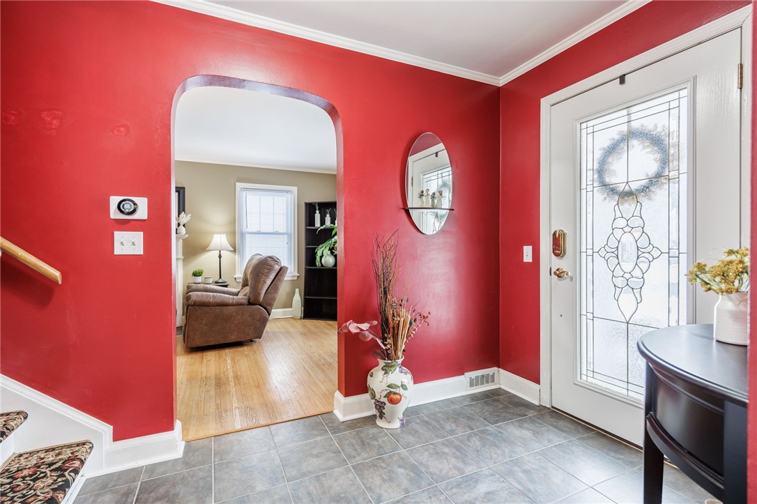 483 Oakwood Road Greece, NY 14616 - Photo 9 of 36