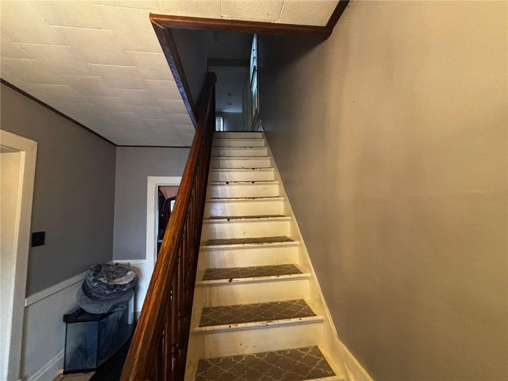 135 Hamilton Avenue Vandergrift, PA 15690 - Photo 13 of 25 a view of entryway