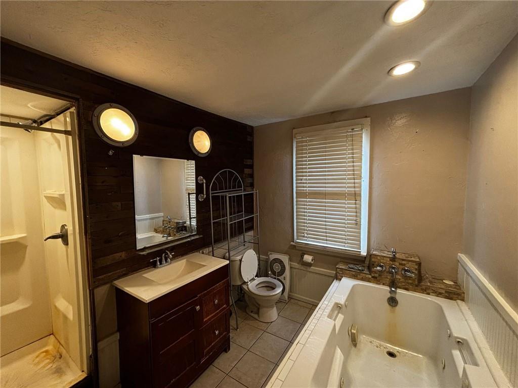 135 Hamilton Avenue Vandergrift, PA 15690 - Photo 9 of 25 a bathroom with a tub sink and mirror