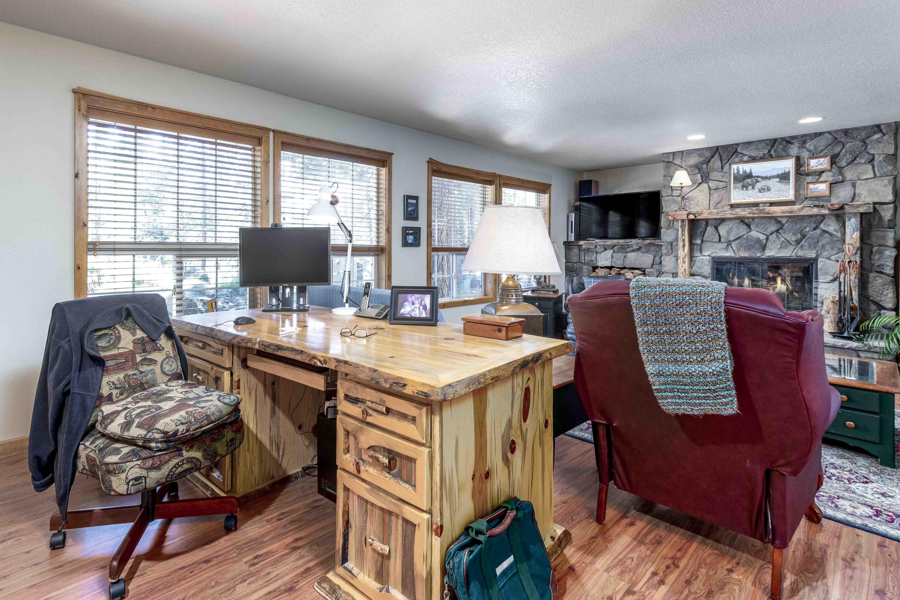 17912 Rhododendron Lane Sunriver, OR 97707 - Photo 21 of 35 Charming, spacious and bright family room!