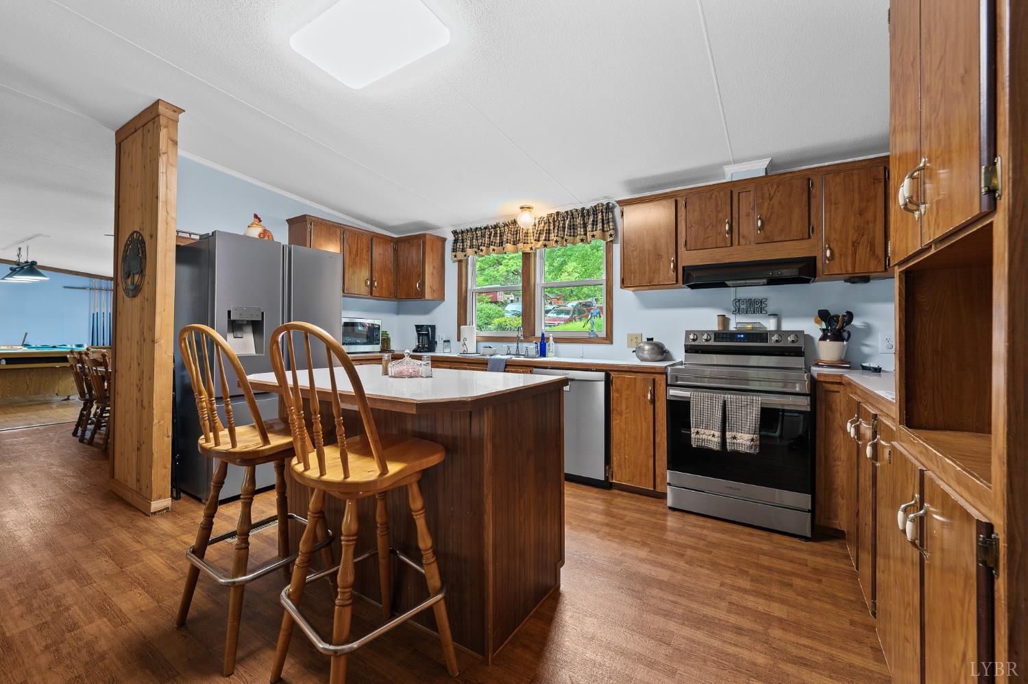 142 Micklem Lane Shipman, VA 22971 - Photo 20 of 38 a kitchen with stainless steel appliances a stove a sink dishwasher and a refrigerator
