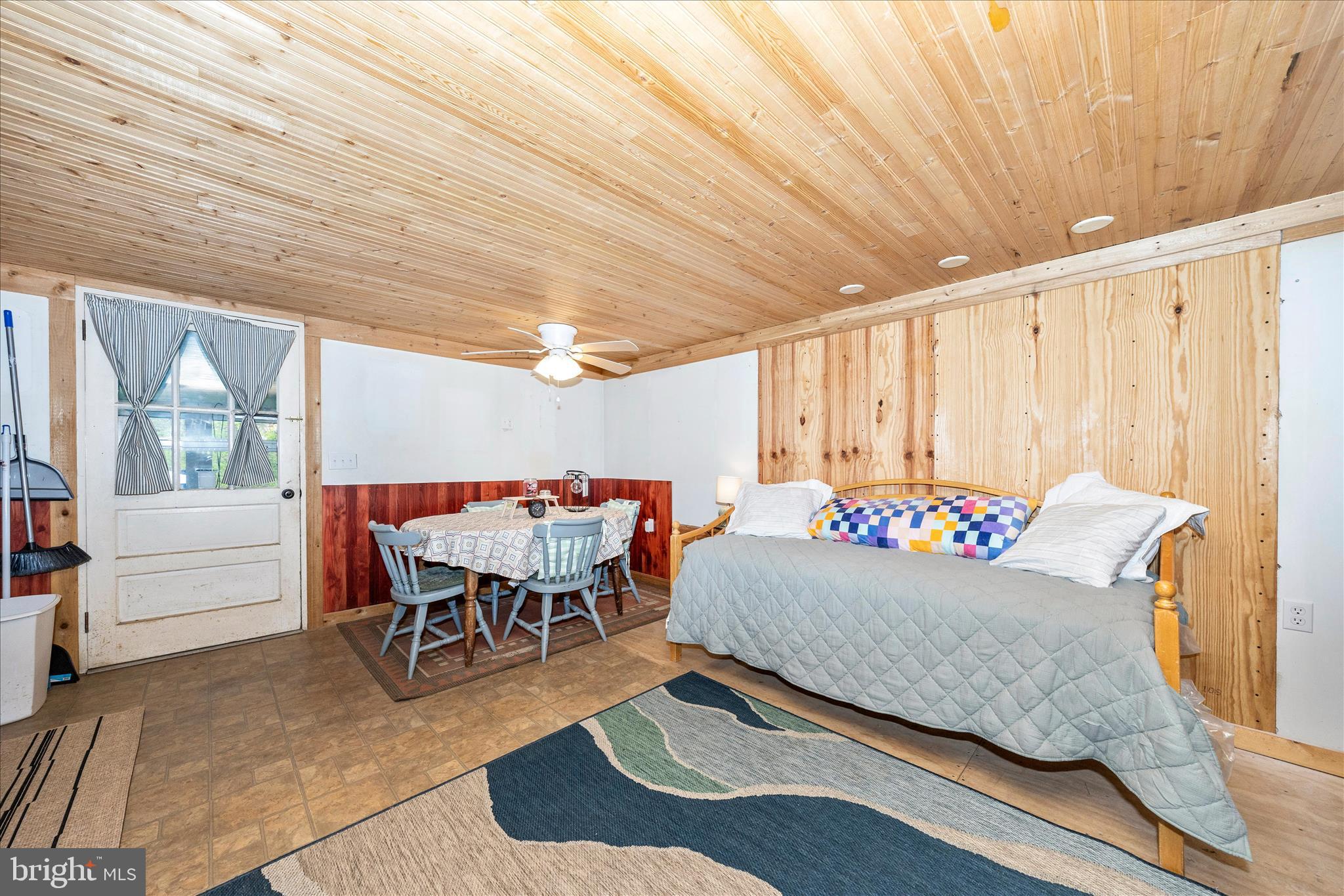 915 Center Square Road Blain, PA 17006 - Photo 23 of 49 Bed