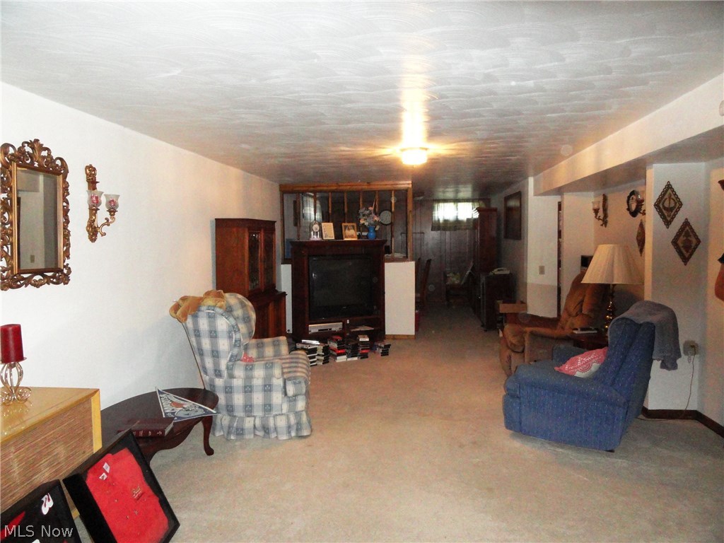 141 Arner Road Chester, WV 26034 - Photo 17 of 26 Large Family Room