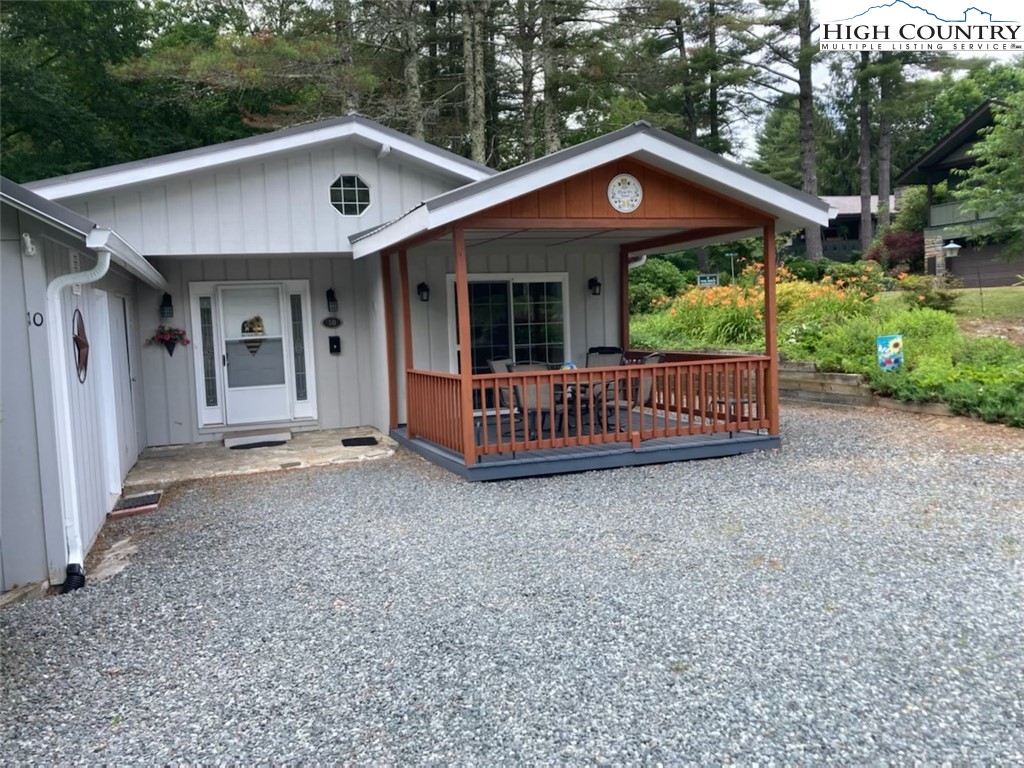 10 Overlook Road Newland, NC 28657 - Photo 2 of 50 a front view of a house with a yard