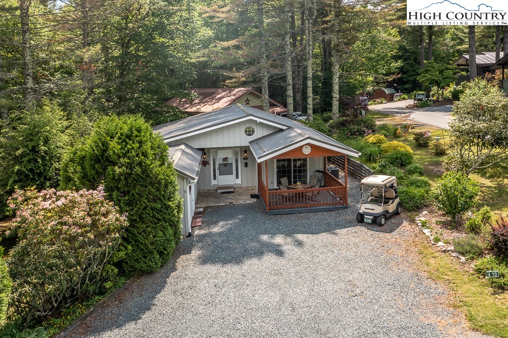 10 Overlook Road Newland, NC 28657 - Photo 35 of 50 a front view of a house with a garden