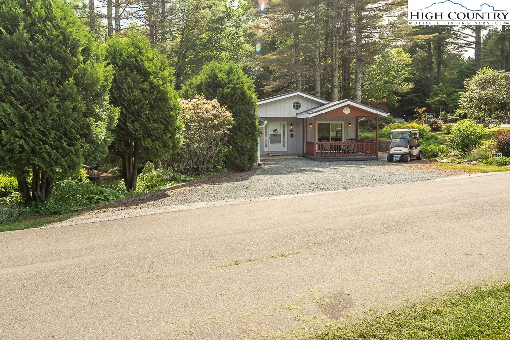 10 Overlook Road Newland, NC 28657 - Photo 37 of 50 a front view of a house with a yard