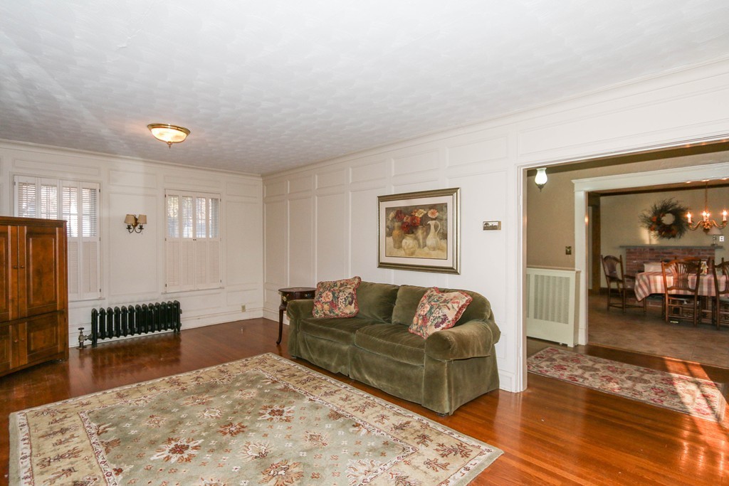 27 Rochelle Street West Springfield, MA 01089 - Photo 5 of 28 Gallery Image 5