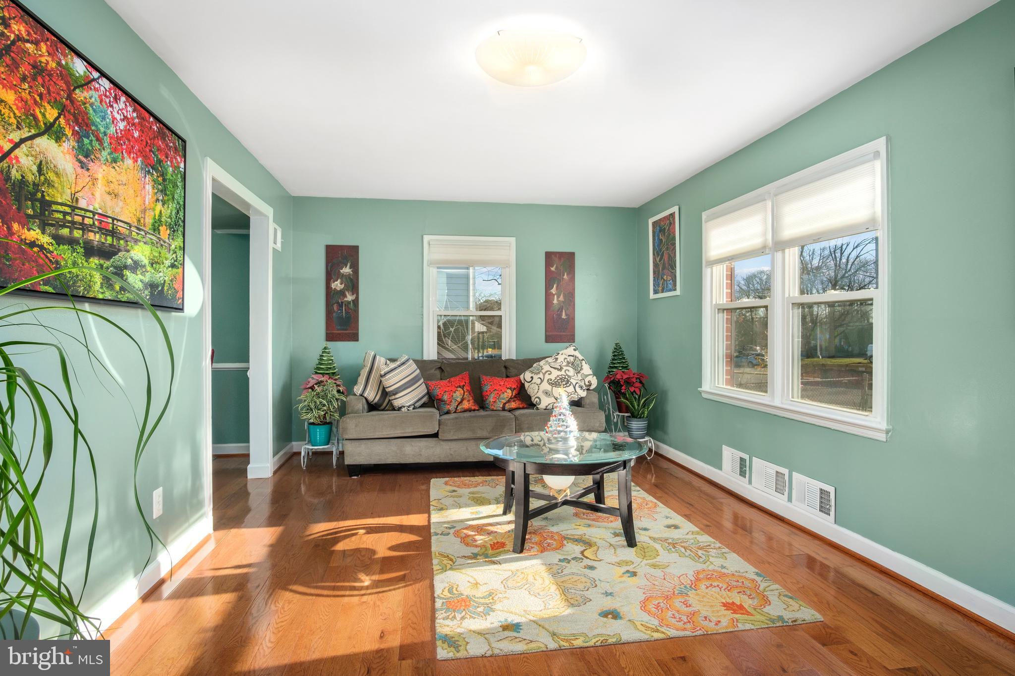 6606 Riggs Road Hyattsville, MD 20783 - Photo 8 of 37 living room